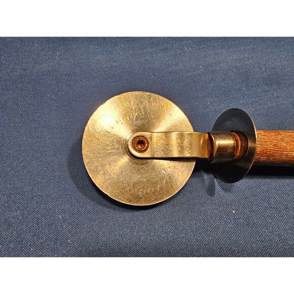 Vintage Bonny Stainless Steel 2-1/4" Pizza Cutter/Wheel w/Wood Handle - 7" long - Picture 6 of 8